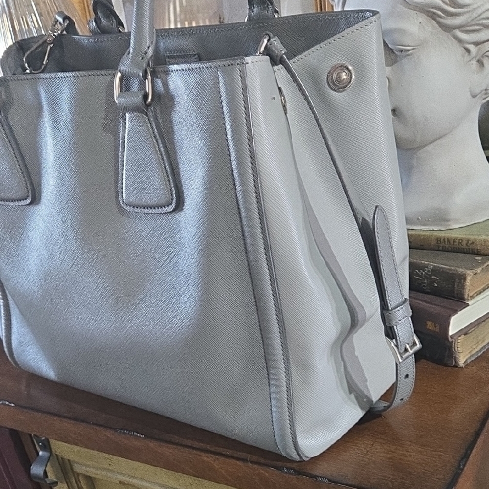 Trade... Do Not Buy Prada Galleria Saffiano leather tote in Two-tone grey - Picture 5 of 15
